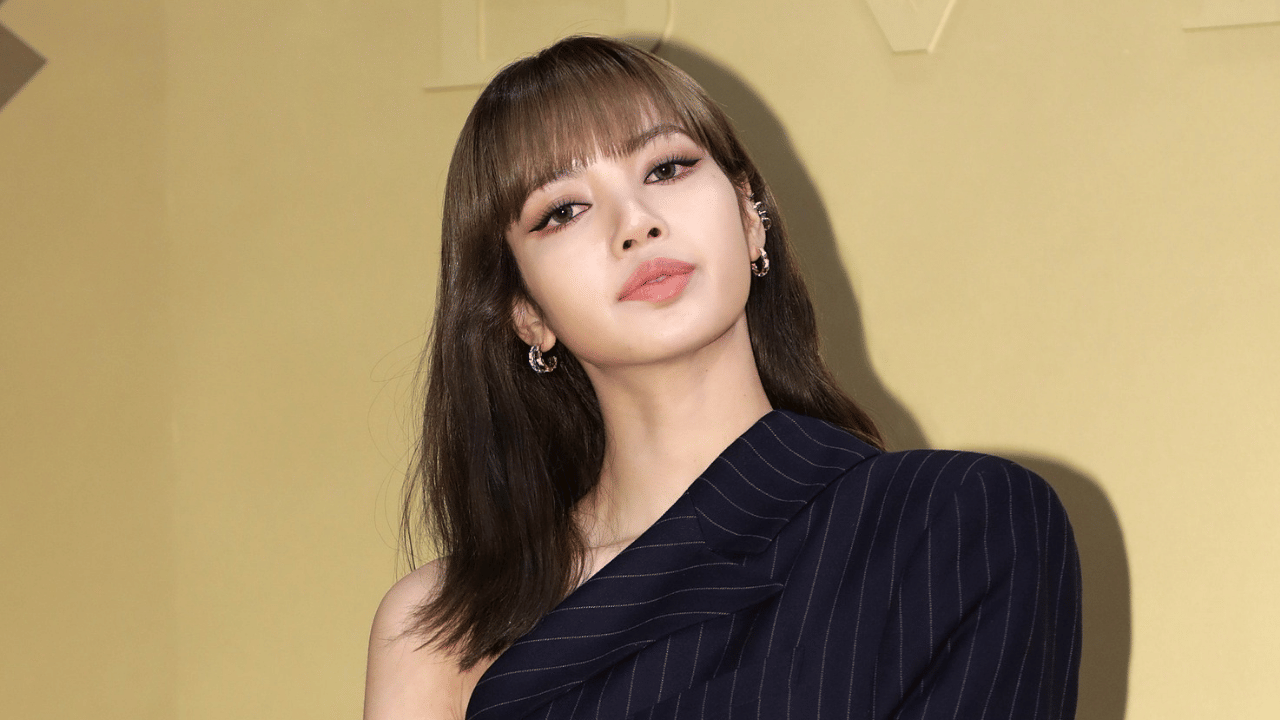 ലോക പ്രശസ്ത കൊറിയൻ സംഗീത ബാൻഡായ ബ്ലാക്ക്പിങ്കിലെ ലിസ ചരിത്രം സൃഷ്ടിക്കാൻ ഒരുങ്ങുന്നു. 97-ാമത് ഓസ്കർ അവാർഡ്‌സിൽ താരം പെർഫോം ചെയ്യും. ഇതോടെ ഓസ്കറിൽ പെർഫോം ചെയ്യുന്ന ആദ്യ കെ-പോപ്പ് താരം എന്ന ചരിത്ര നേട്ടം ലിസയ്ക്ക് സ്വന്തം. (Image Credits: X)