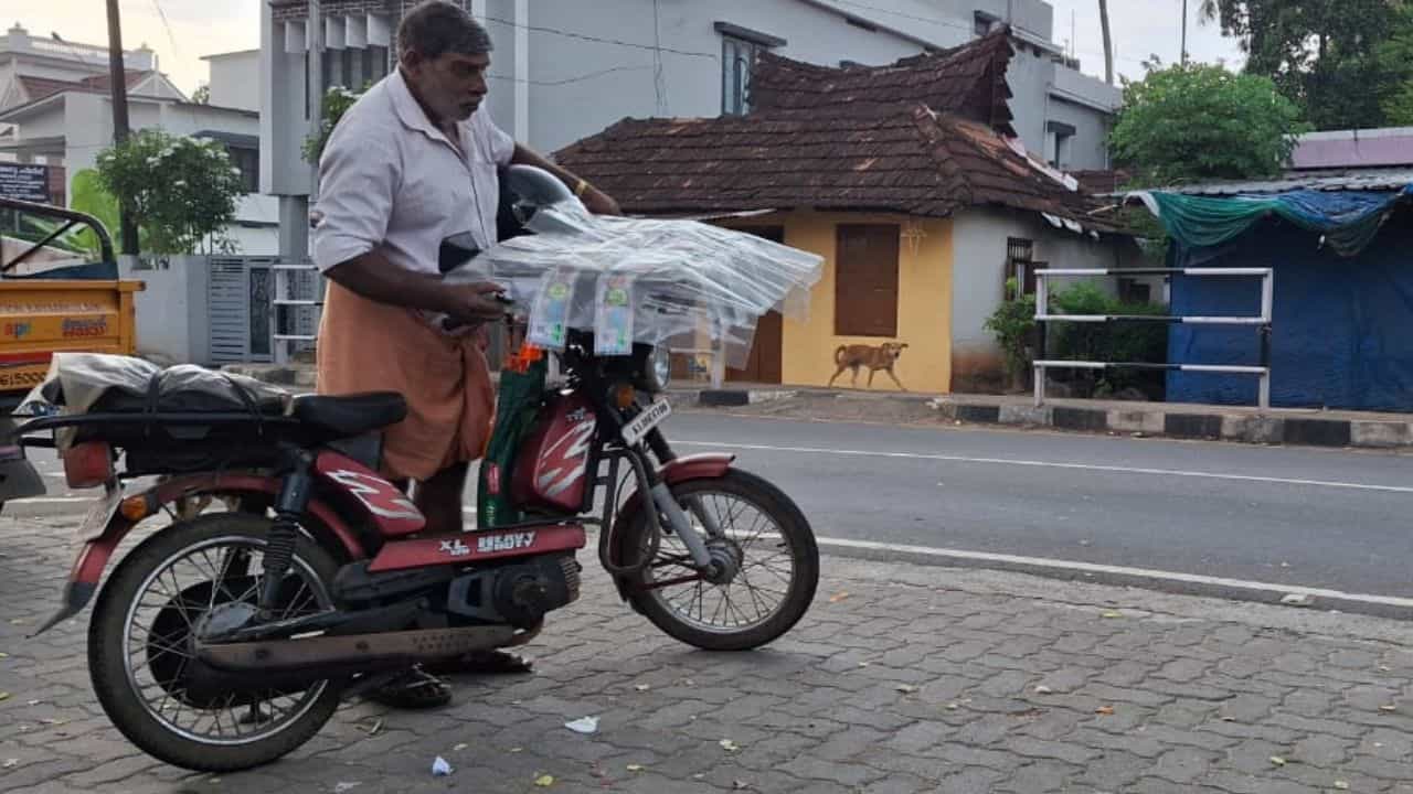 നമ്പർ നോക്കാനെന്ന വ്യാജേന വയോധികനായ ലോട്ടറി വിൽപ്പനക്കാരനെ കബളിപ്പിച്ച് ടിക്കറ്റ് തട്ടി; പ്രതി തമിഴ്നാട്ടിൽ നിന്നും പിടിയിലായി