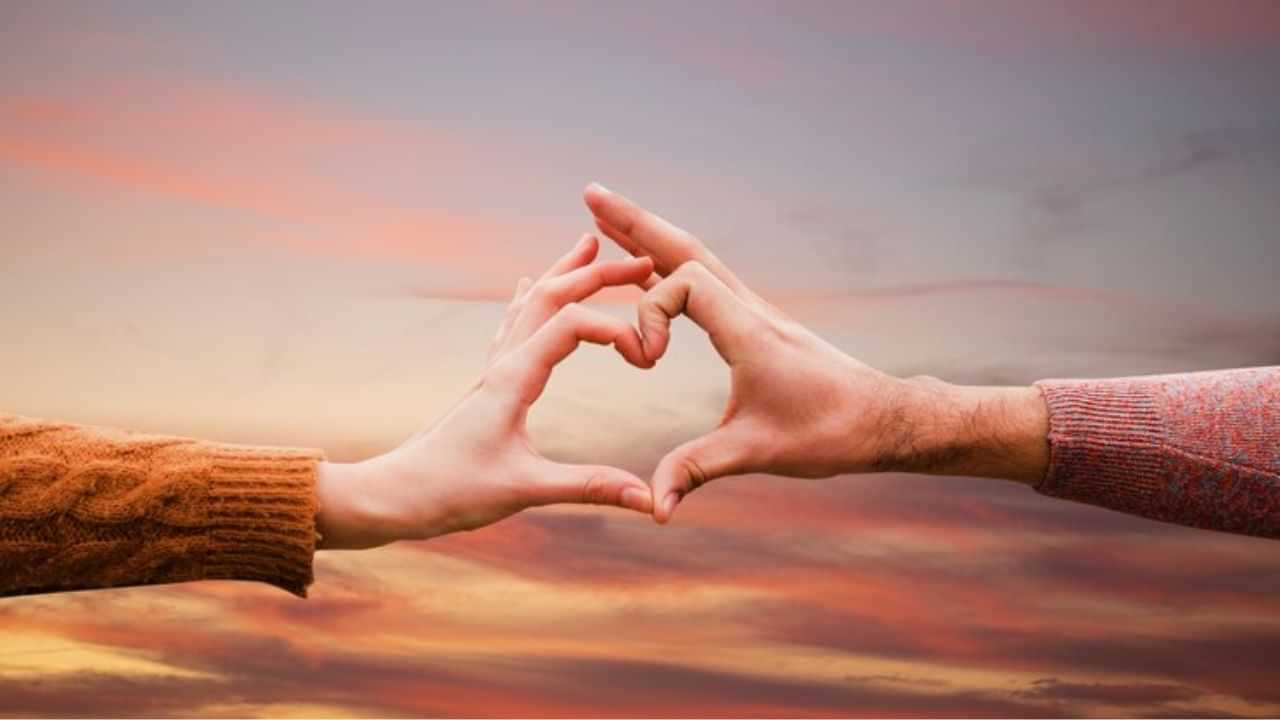 Valentine’s Day 2025: വാലന്റൈൻസ് ഡേയ്ക്ക് പങ്കാളിക്ക് പേഴ്സ് കാലിയാവാതെ ഗിഫ്റ്റ് വാങ്ങിയാലോ? Valentine’s Day 2025: വാലന്റൈൻസ് ഡേയ്ക്ക് പങ്കാളിക്ക് പേഴ്സ് കാലിയാവാതെ ഗിഫ്റ്റ് വാങ്ങിയാലോ?