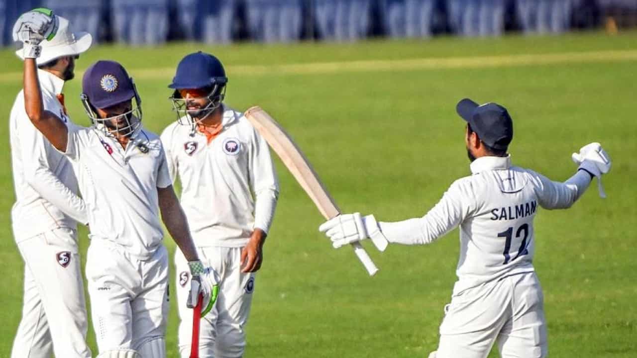 Ranji Trophy: അസ്ഹറുദ്ദീന് കസറി, രണ്ടാം ദിനത്തിലും ശുഭപര്യവസാനം; കേരളം കൂറ്റന് സ്കോറിലേക്ക് Ranji Trophy: അസ്ഹറുദ്ദീന് കസറി, രണ്ടാം ദിനത്തിലും ശുഭപര്യവസാനം; കേരളം കൂറ്റന് സ്കോറിലേക്ക്