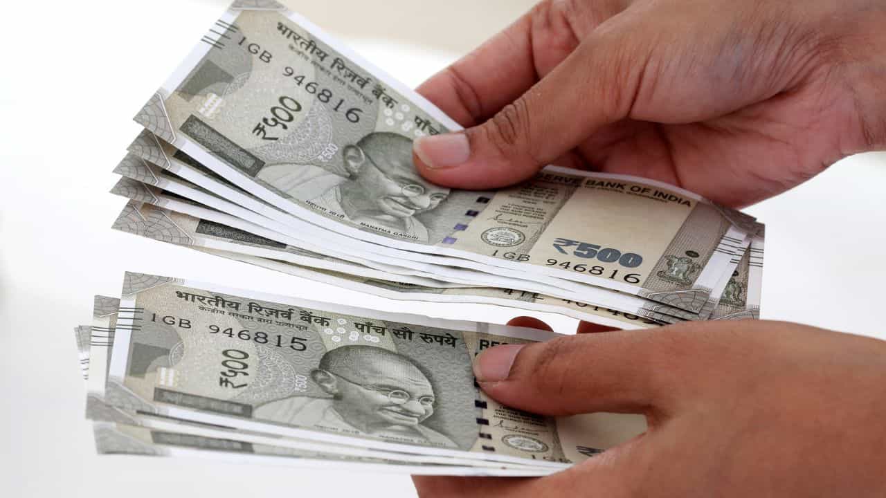 Instant Education Loan : പഠനത്തിനായി വിദ്യാഭ്യാസ വായ്പ മാത്രമല്ല; കുറഞ്ഞ രേഖകൾ സമർപ്പിച്ച് ഈ ലോണുകളും എടുക്കാം