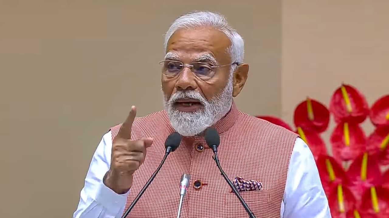 Narendra Modi: പ്രധാനമന്ത്രിയുടെ ഡിഗ്രി സർട്ടിഫിക്കറ്റ് കോടതിയെ കാണിക്കാം, മറ്റുള്ളവരെ കാണിക്കാൻ പറ്റില്ല: ഡൽഹി യൂണിവേഴ്സിറ്റി