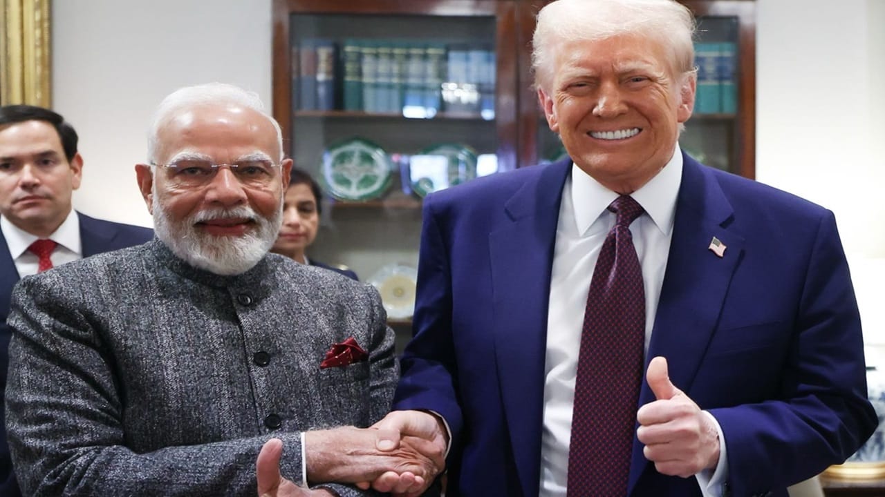 ഇന്ത്യയും യുഎസും തമ്മിലുള്ള വ്യാപാര ബന്ധം കൂടുതല്‍ ആഴത്തിലാക്കാന്‍ പ്രധാനമന്ത്രി നരേന്ദ്ര മോദിയുടെയും യുഎസ് പ്രസിഡന്റ് ഡൊണാള്‍ഡ് ട്രംപിന്റെയും തീരുമാനം. ഇരുരാജ്യങ്ങളുടെയും ഉഭയകക്ഷി വ്യാപാരത്തിനായി 'മിഷന്‍ 500' എന്ന പദ്ധതിയും പ്രഖ്യാപിച്ചിട്ടുണ്ട് (Image Credits : Social Media)