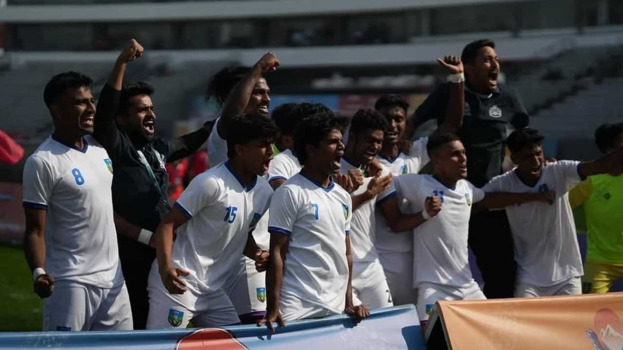 National Games 2025: 28 വർഷം നീണ്ട കാത്തിരിപ്പ് അവസാനിച്ചു; 10 പേരായി ചുരുങ്ങിയിട്ടും ദേശീയ ഗെയിംസ് ഫുട്ബോളിൽ കേരളത്തിന് സുവർണനേട്ടം