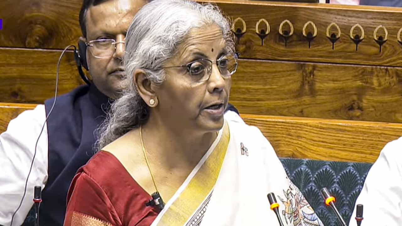 Union Budget 2025 : ഭാവിയിലേക്കായി കേന്ദ്രത്തിന്റെ കരുതല്‍; എഐയ്ക്കായി നീക്കിവയ്ക്കുന്നത് 500 കോടി; വരുന്നത് മൂന്ന് വമ്പന്‍ കേന്ദ്രങ്ങള്‍