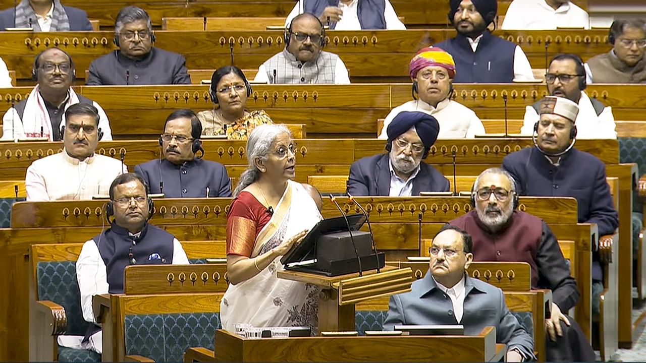 Union Budget 2025 : ഉഡാന്‍ പദ്ധതിയിലൂടെ ഉടനെ പറക്കാം; 10 വര്‍ഷത്തിനുള്ളില്‍ പദ്ധതി എത്തുന്നത് 120 വിമാനത്താവളങ്ങള്‍