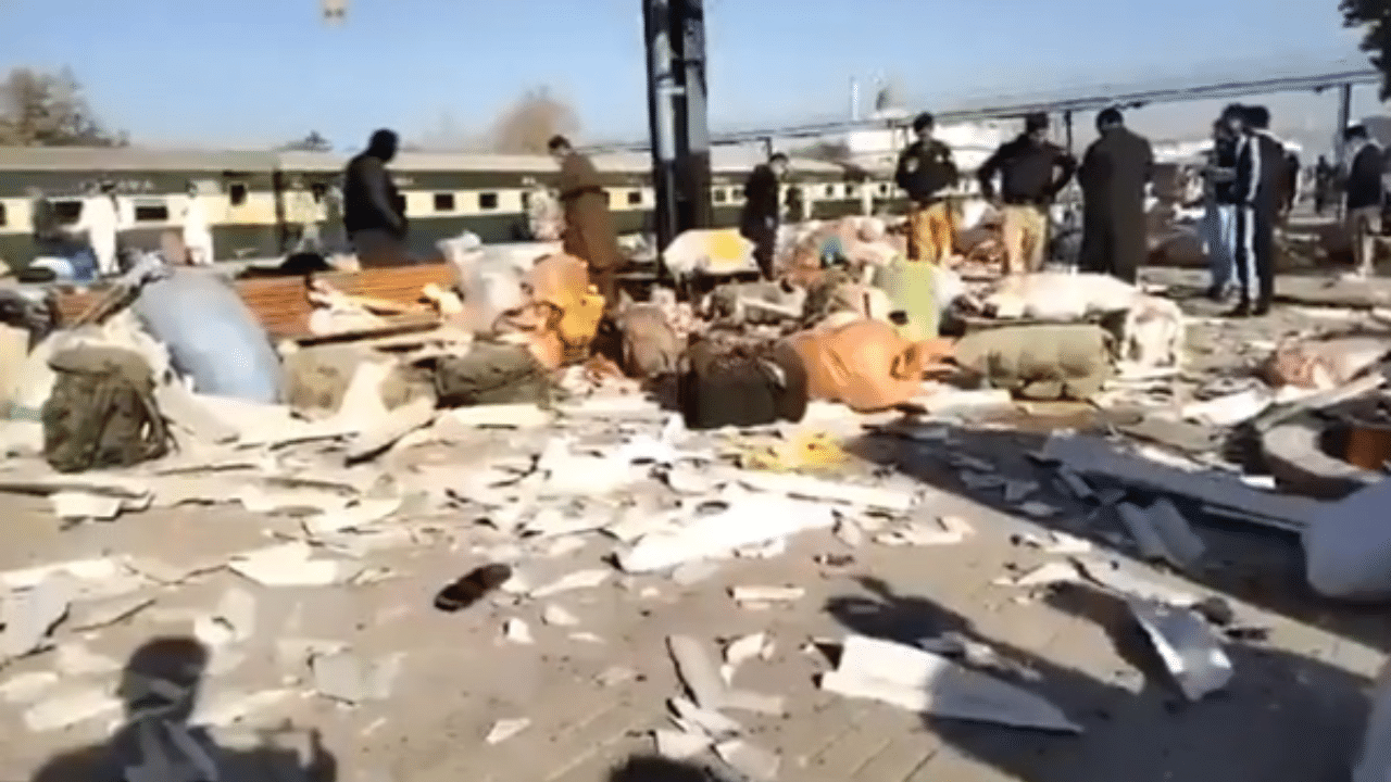 Pakistan Bomb Blast: പാകിസ്ഥാനിൽ മദ്രസയിൽ നമസ്കാരത്തിനിടെ ചാവേർ ആക്രമണം; അഞ്ചുപേർ മരിച്ചു, നിരവധി പേർക്ക് പരിക്ക്