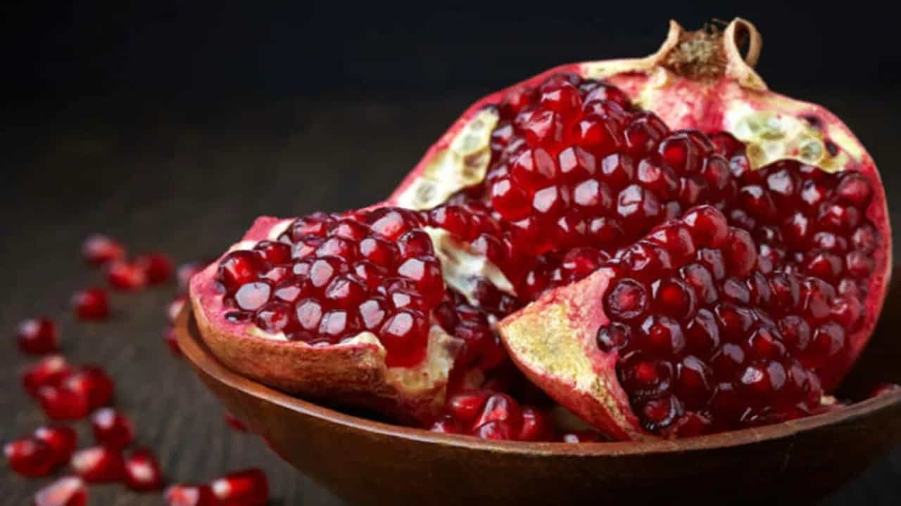 Pomegranate Disadvantages: മാതളനാരങ്ങ ഇവർക്ക് കഴിക്കാൻ കൊടുക്കരുത്, അപകടമാണ്
