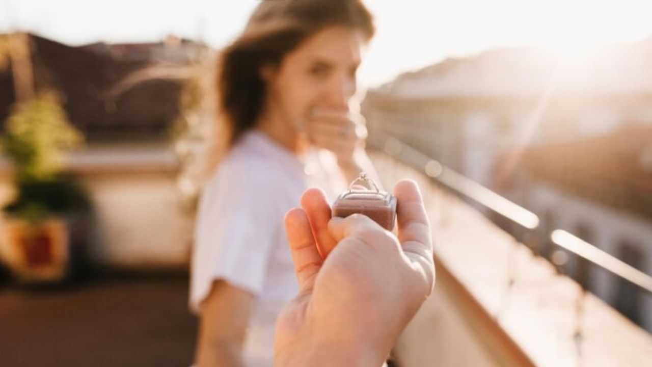 Propose Day 2025: എന്തിനിത്ര മടി! പൂ കൊടുത്തില്ലേ ഇനി പ്രൊപ്പോസ് ചെയ്യാം Propose Day 2025: എന്തിനിത്ര മടി! പൂ കൊടുത്തില്ലേ ഇനി പ്രൊപ്പോസ് ചെയ്യാം