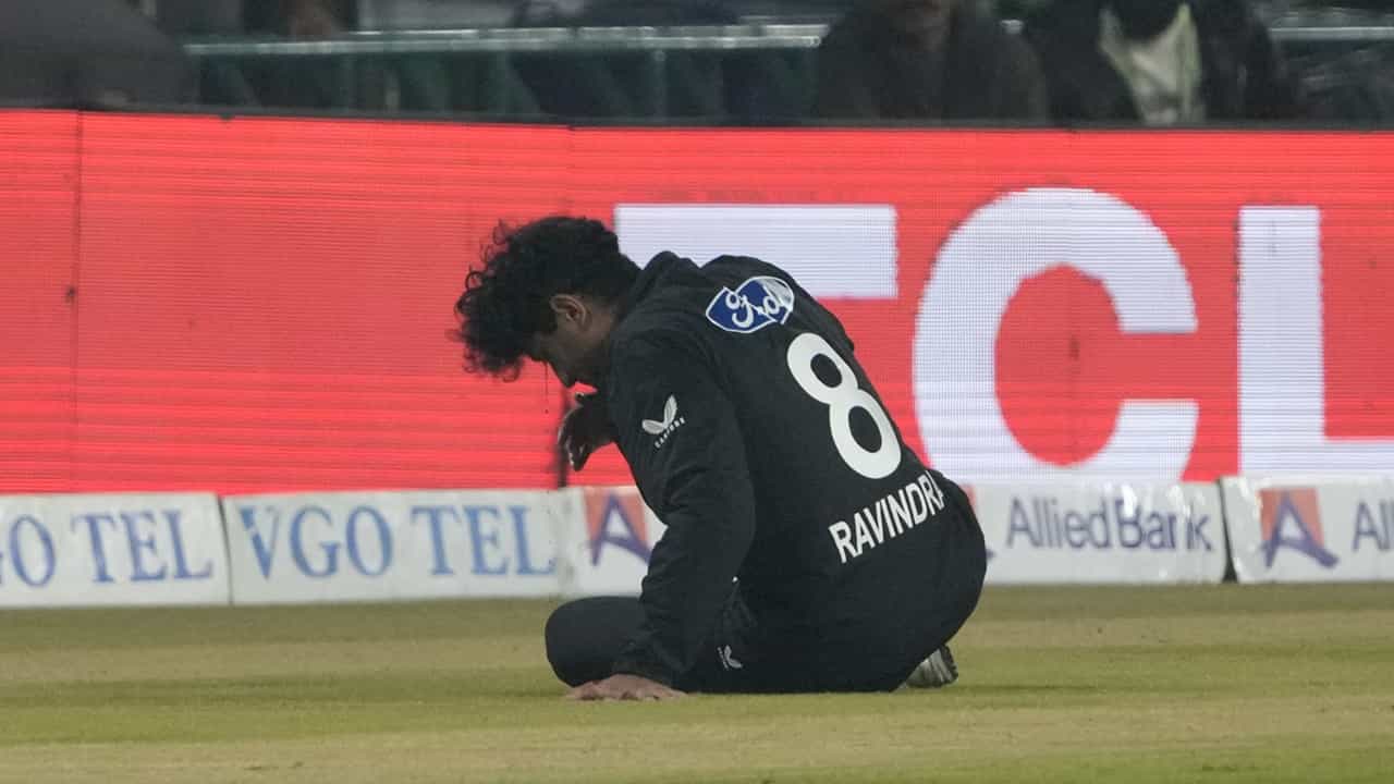 Rachin Ravindra : രചിന്‍ രവീന്ദ്രയുടെ പരിക്ക്, വില്ലനായത് ഫ്ലഡ്‌ലൈറ്റ്‌? പിസിബിക്ക് പൊങ്കാല