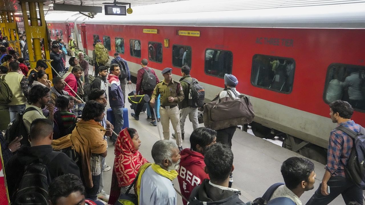 RRB ALP Result 2025: ആര്‍ആര്‍ബി അസിസ്റ്റന്റ് ലോക്കോ പൈലറ്റ് പരീക്ഷാ ഫലം പുറത്ത്; മാര്‍ക്ക് എങ്ങനെ അറിയാം? അടുത്ത ഘട്ടമെന്ത്?