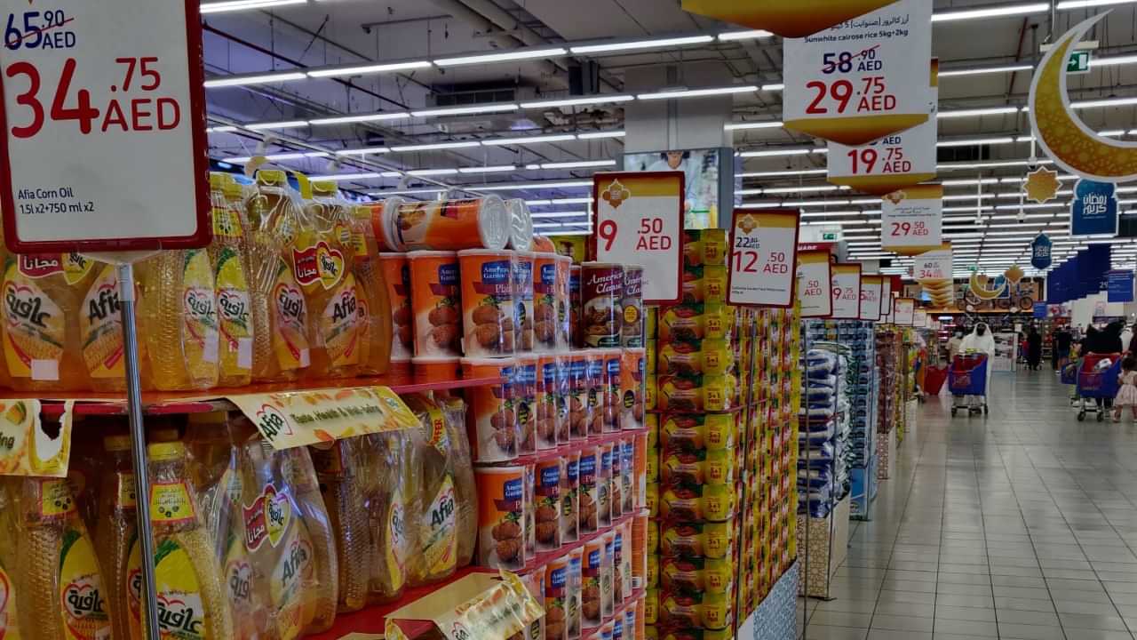 Ramadan In UAE: അവശ്യസാധനങ്ങൾക്ക് 70 ശതമാനം വരെ വിലക്കിഴിവ്; റമദാനൊരുങ്ങി യുഎഇ Ramadan In UAE: അവശ്യസാധനങ്ങൾക്ക് 70 ശതമാനം വരെ വിലക്കിഴിവ്; റമദാനൊരുങ്ങി യുഎഇ