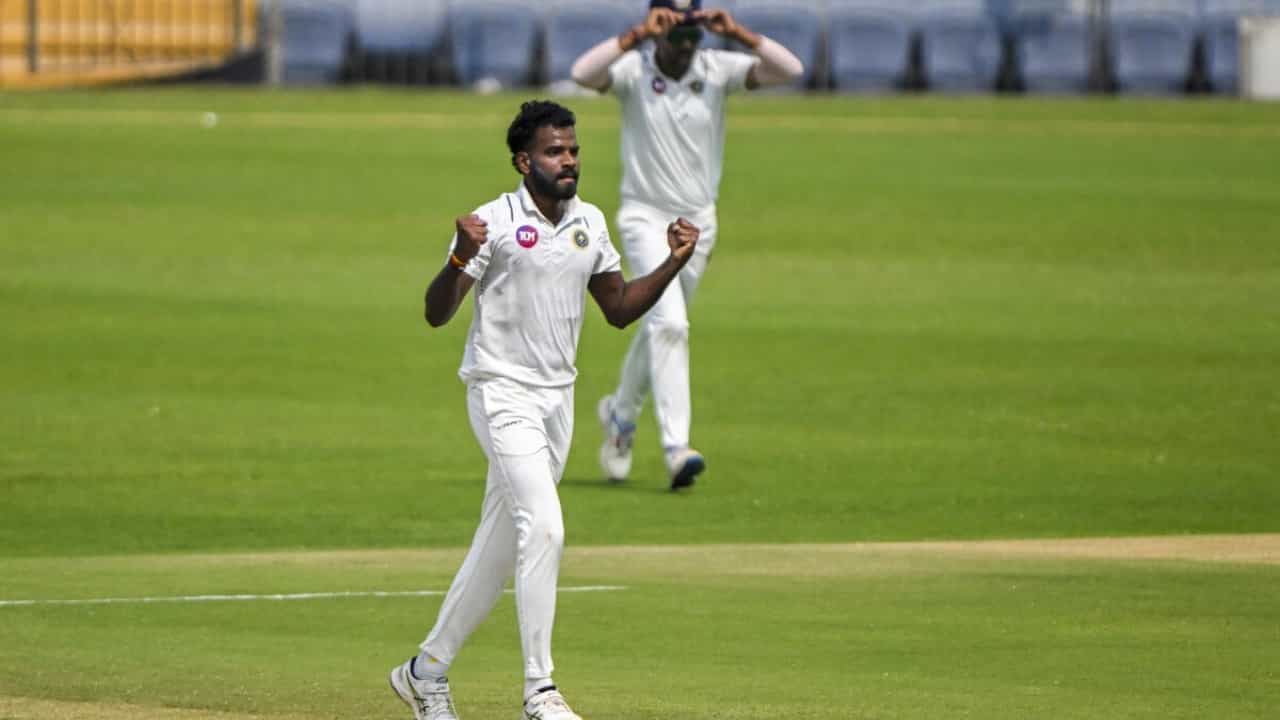 Ranji Trophy: ടോപ്പ് ഓർഡറിനെ വീഴ്ത്തി എംഡി നിധീഷ്; ഉറച്ചുനിന്ന് കരുൺ നായർ: രഞ്ജി ട്രോഫി ഫൈനൽ ബലാബലം