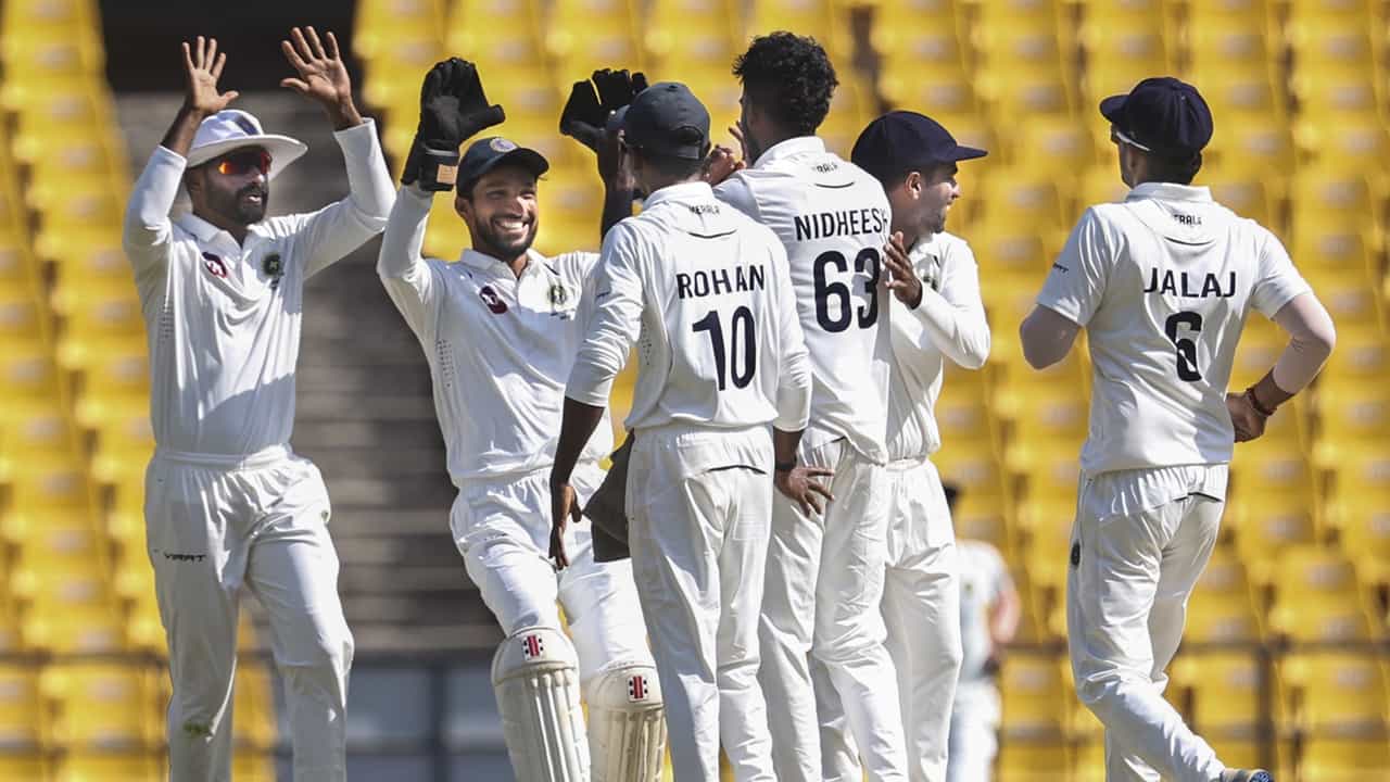 Ranji Trophy Final: കരുണുമായി ചേര്‍ന്ന് കേരള ബൗളര്‍മാരെ വെള്ളം കുടിപ്പിച്ച് ഡാനിഷ്; ആദ്യ ദിനം വിദര്‍ഭ ഭേദപ്പെട്ട നിലയില്‍