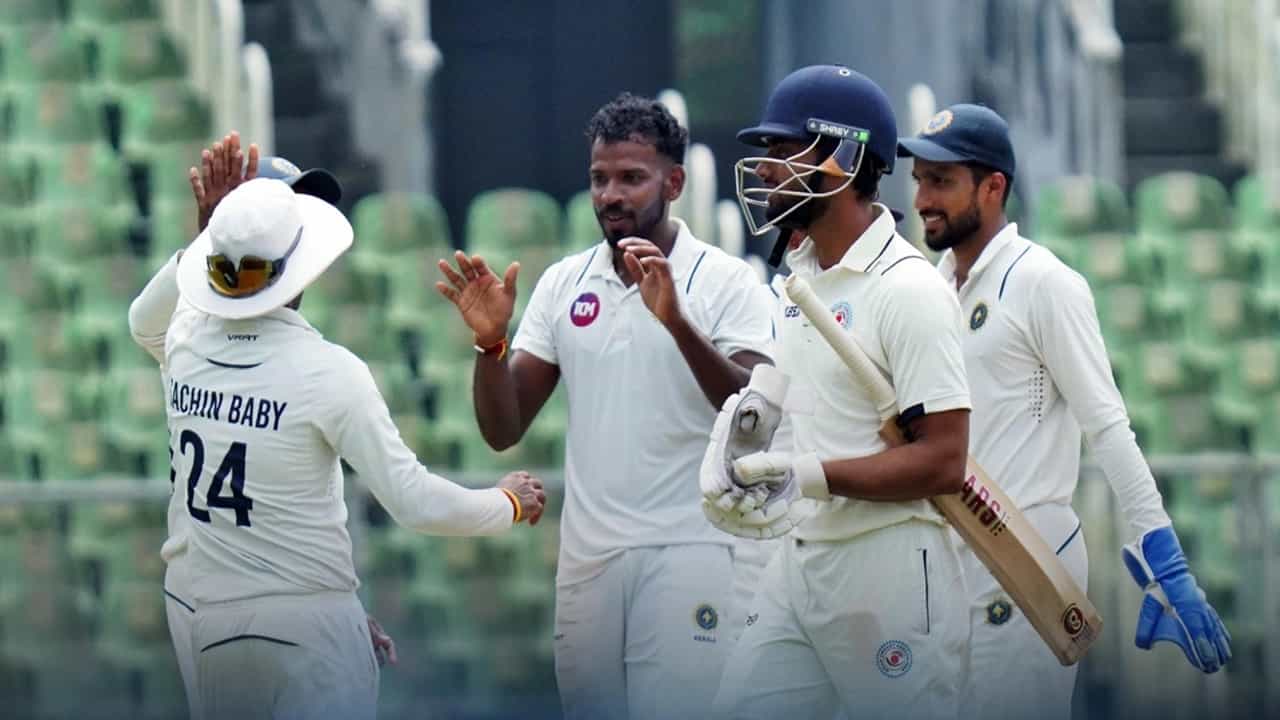 Ranji Trophy : മുന്നിലുള്ളത് വമ്പന്‍ വിജയലക്ഷ്യം; സെമിനിലയിലെത്താന്‍ സമനില തെറ്റാതിരിക്കാന്‍ കേരളം
