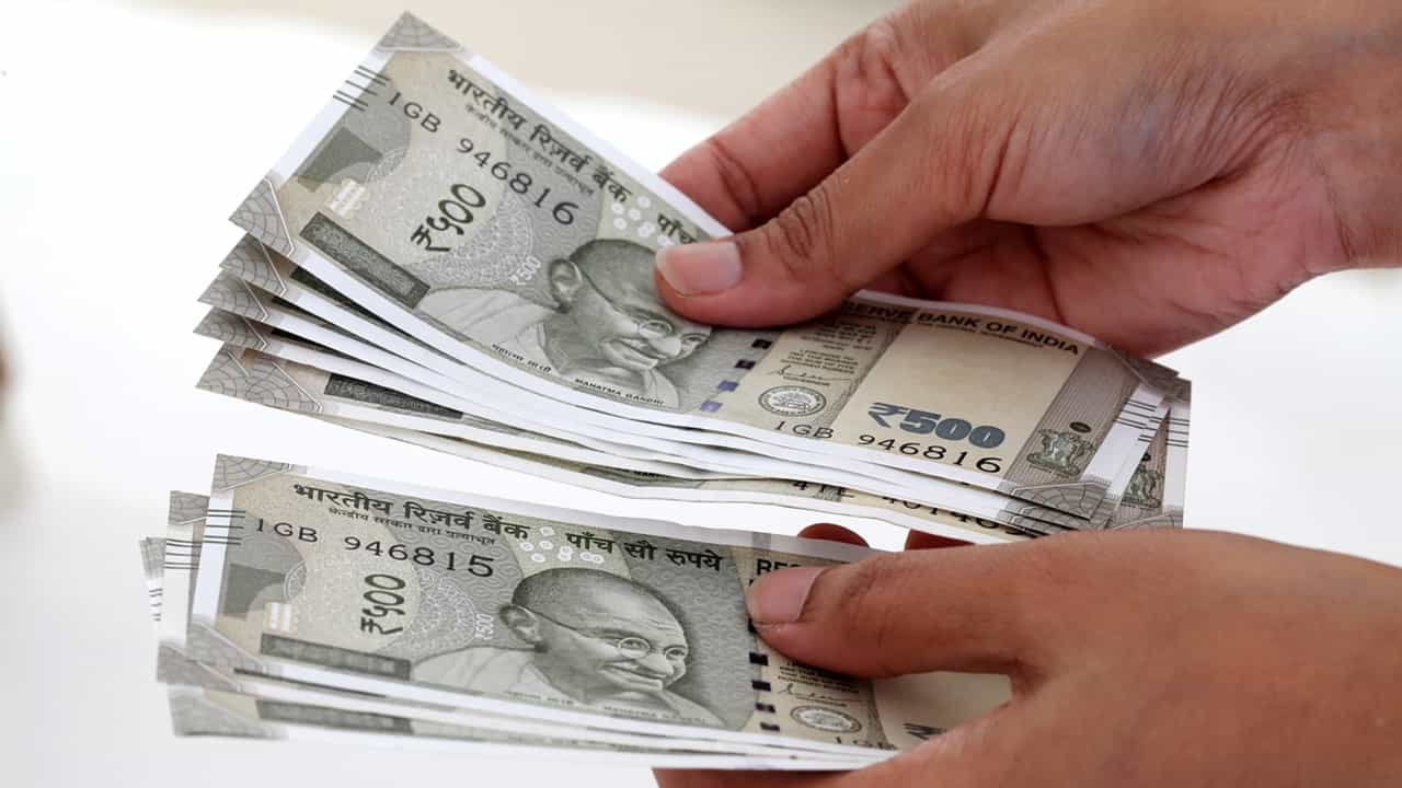 Universal Pension Scheme: എല്ലാവര്‍ക്കും കിട്ടും പെന്‍ഷന്‍; അണിയറയില്‍ വമ്പന്‍ നീക്കവുമായി കേന്ദ്രം; യൂണിവേഴ്‌സല്‍ പെന്‍ഷന്‍ സ്‌കീം വേറെ ലെവല്‍