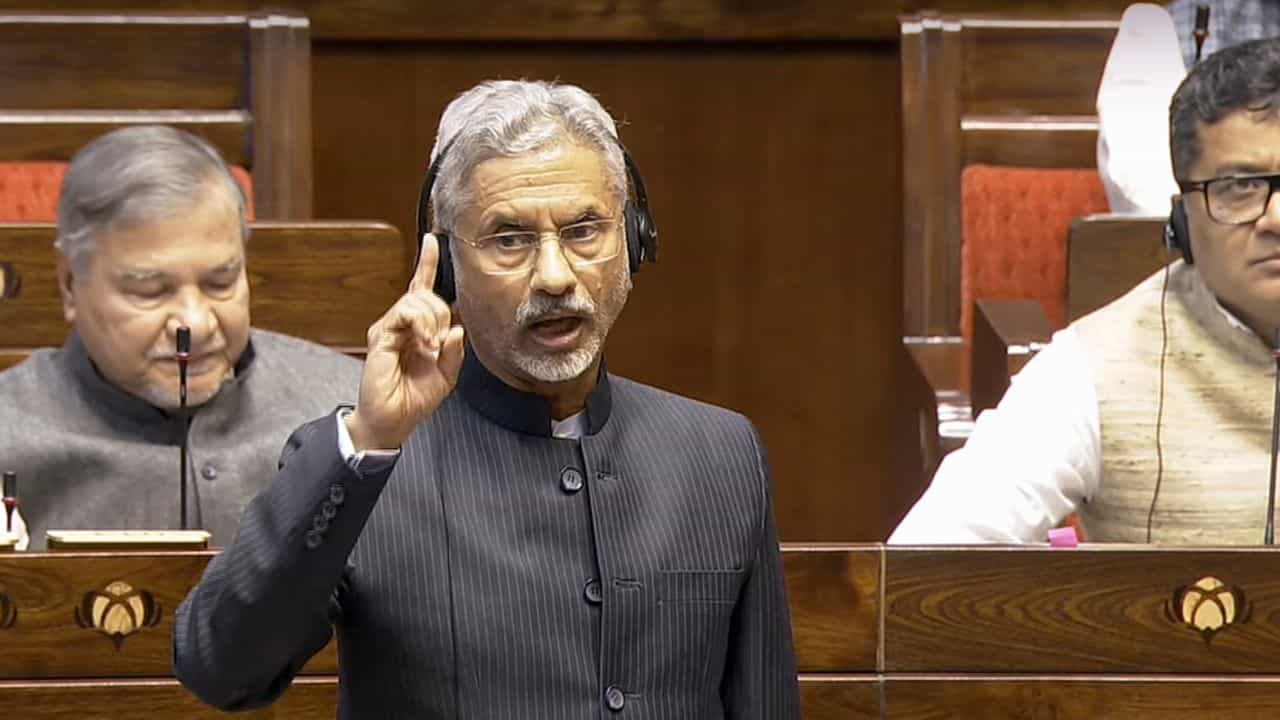 നാടുകടത്തൽ ഇതാദ്യമല്ല; വിലങ്ങിട്ടത് സ്ത്രീകളും കുട്ടികളും ഒഴികെയുള്ളവരെ; വിദേശകാര്യ മന്ത്രി