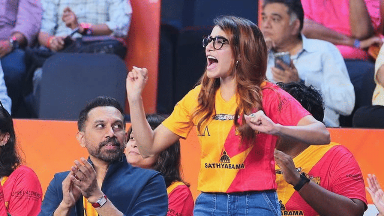 പിക്കിൾബോൾ ടൂർണമെന്റിൽ തന്റെ ടീമിനായി സാമന്ത ആർത്തുവിളിക്കുന്നത് ഏറെ കൗതുകത്തോടെ രാജ് നോക്കി നിൽക്കുന്നതും ചിത്രങ്ങളിൽ കാണാം. സിറ്റാഡൽ സിനിമയുടെ ഷൂട്ടിങ് സെറ്റിൽ വെച്ചുതന്നെ ഇരുവരും പ്രണയത്തിലാണെന്ന് ചില സിനിമാ പ്രവർത്തകർ പറഞ്ഞതായി ആരാധകർ റെഡിറ്റിൽ എഴുതി. സാമന്ത ഇക്കാര്യം ഔദ്യോഗികമായി പ്രഖ്യാപിച്ചിട്ടില്ല. എങ്കിലും, ആരാധകർ കാര്യം ഉറപ്പിച്ചു കഴിഞ്ഞു. (Image Credits: Samantha Instagram)