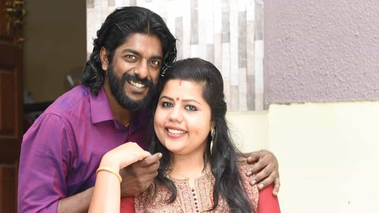 SP Sreekumar: സ്നേഹയുടെ ഫോണിലേക്കാണ് മെസേജ് വന്നത്, ആദ്യം അവള് കെട്ടിപ്പിടിച്ചു; പ്രതിസന്ധിഘട്ടത്തില് ഒപ്പം നിന്നത് ഭാര്യയെന്ന് ശ്രീകുമാര് SP Sreekumar: സ്നേഹയുടെ ഫോണിലേക്കാണ് മെസേജ് വന്നത്, ആദ്യം അവള് കെട്ടിപ്പിടിച്ചു; പ്രതിസന്ധിഘട്ടത്തില് ഒപ്പം നിന്നത് ഭാര്യയെന്ന് ശ്രീകുമാര്