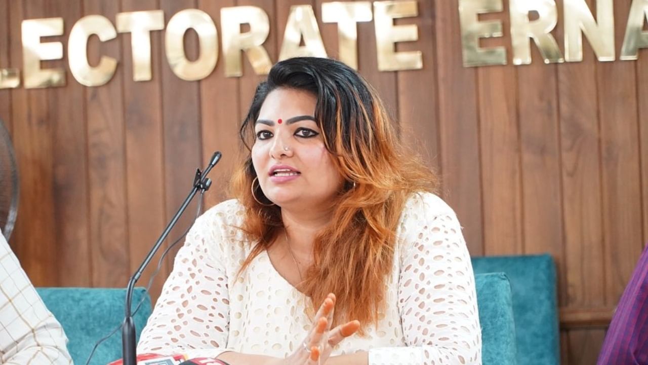 Sandra Thomas: ആൻ്റോ ജോസഫ് ചതിച്ചിട്ടാണ് ഓം ശാന്തി ഓശാന നഷ്ടമായത്; ആൽവിൻ ആൻ്റണി സിയാദ് കോക്കറിനെ തെറിവിളിച്ചു: വെളിപ്പെടുത്തി സാന്ദ്ര തോമസ് Sandra Thomas: ആൻ്റോ ജോസഫ് ചതിച്ചിട്ടാണ് ഓം ശാന്തി ഓശാന നഷ്ടമായത്; ആൽവിൻ ആൻ്റണി സിയാദ് കോക്കറിനെ തെറിവിളിച്ചു: വെളിപ്പെടുത്തി സാന്ദ്ര തോമസ്