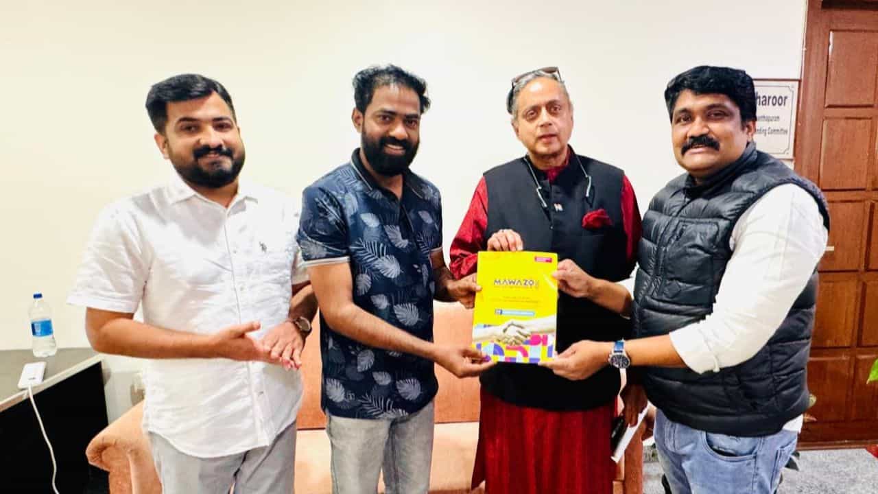 Shashi Tharoor: ഡിവൈഎഫ്‌ഐ സ്റ്റാര്‍ട്ട് അപ് ഫെസ്റ്റിവല്‍; തരൂരിനെ നേരിട്ടെത്തി ക്ഷണിച്ച് നേതാക്കള്‍