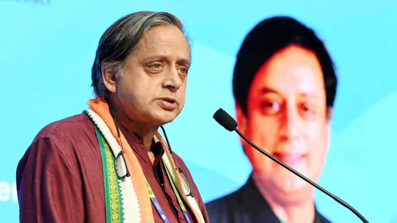 Shashi Tharoor: പറഞ്ഞ കാര്യങ്ങളുടെ അടിസ്ഥാനം സിപിഎമ്മിൻ്റെ കണക്കുകളല്ല; കേരളത്തിന് വേണ്ടിയാണ് സംസാരിക്കുന്നതെന്ന് ശശി തരൂർ