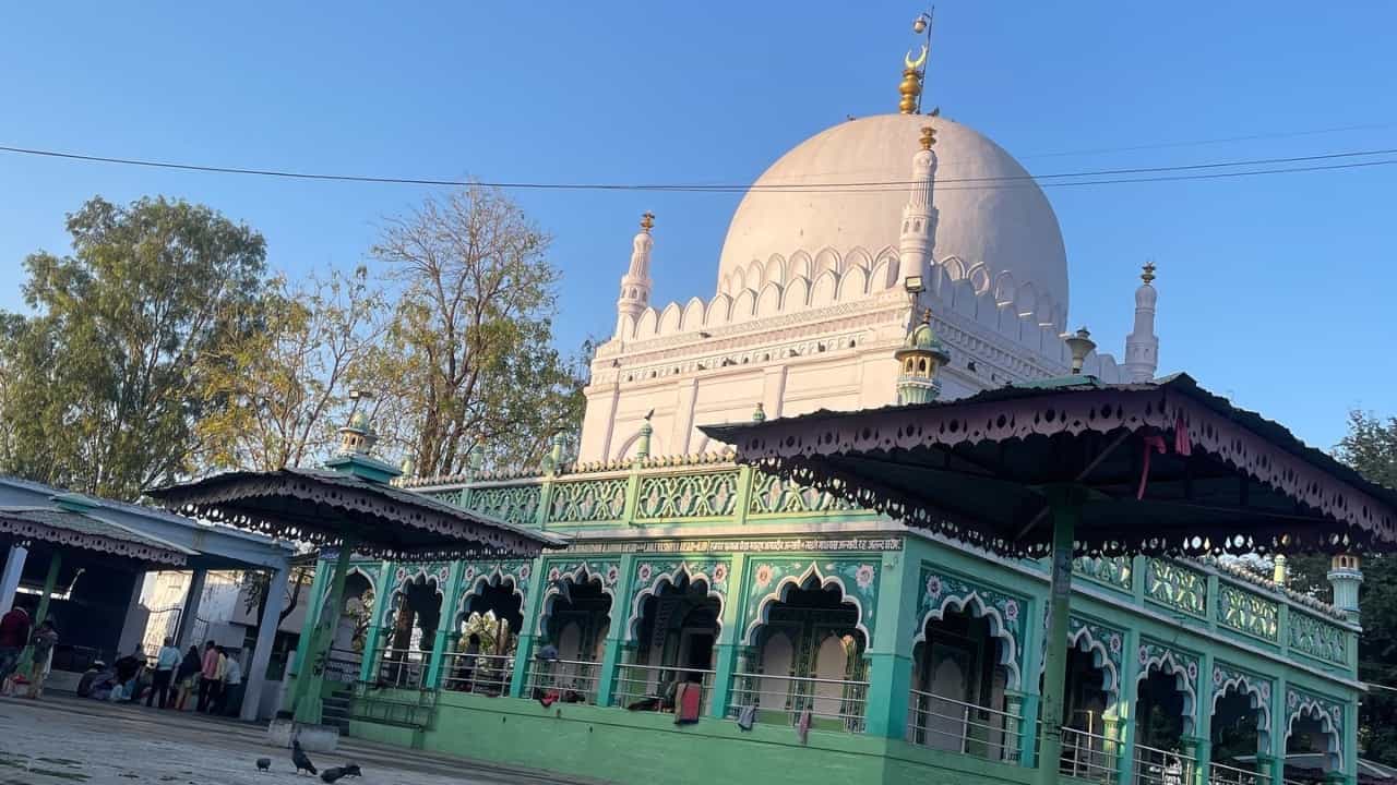 Maha Shivratri 2025: ദർഗയ്ക്കുള്ളിൽ ശിവലിംഗ പൂജയ്ക്ക് അനുവാദം നൽകി ഹൈക്കോടതി; ദർഗയിൽ പ്രവേശിക്കാൻ അനുവാദമുള്ളത് 15 പേർക്ക്