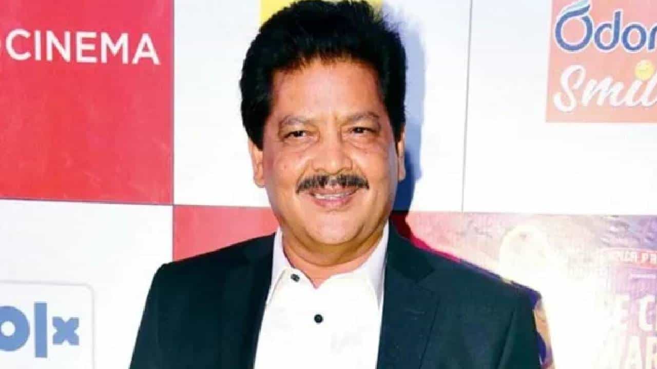Viral Video: എന്തൊക്കെയാ ഇവിടെ നടക്കുന്നെ! പാടുന്നതിനിടെ ഫോട്ടോയെടുക്കാൻ വന്ന സ്ത്രീകളെ ചുംബിച്ച് ഉദിത് നാരായണ്‍; വീഡിയോ വൈറൽ