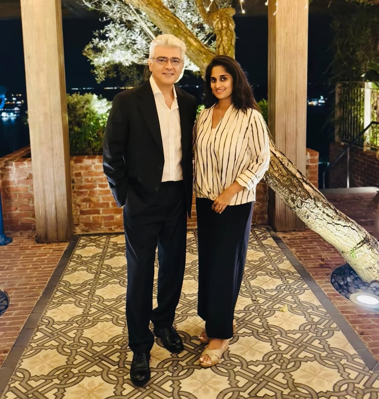 നടി ശാലിനിയും അജിത്തും വിവാഹ ജീവിതം ആരംഭിച്ചിട്ട് 24 വര്‍ഷങ്ങള്‍ പിന്നിട്ടിരിക്കുകയാണ്. വിവാഹത്തിന് ശേഷം അഭിനയിക്കരുതെന്ന് അജിത്തിന്റെ മുന്നറിയിപ്പിലാണ് ശാലിനിയുടെ ജീവിതമെന്ന് പല റിപ്പോര്‍ട്ടുകളും സൂചിപ്പിക്കുന്നുണ്ട്. (Image Credits: Instagram)