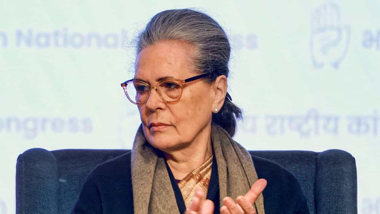 Sonia Gandhi : സോണിയ ഗാന്ധിയെ ആശുപത്രിയിൽ പ്രവേശിപ്പിച്ചു