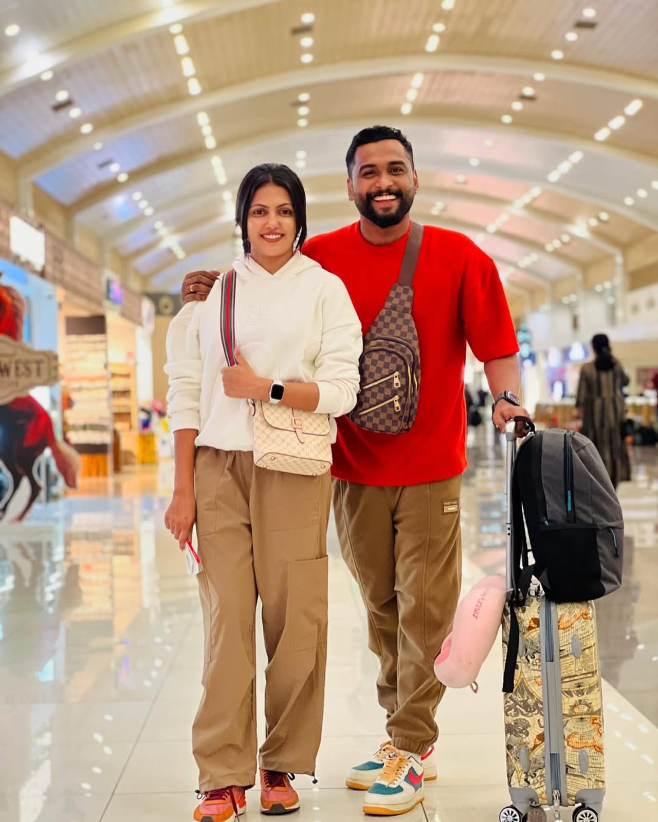 ഏറെ ആരാധകരുള്ള പ്രിയ താരമാണ് ശ്രീവിദ്യ മുല്ലച്ചേരി. ടെലിവിഷൻ പരിപാടികളിലൂടെയാണ് ശ്രീവിദ്യയെ മലയാളികൾ അറിഞ്ഞുതുടങ്ങിയത്. സോഷ്യൽ മീഡിയയിൽ സജീവമായ താരം തന്റെ എല്ലാ വിശേഷങ്ങളും പങ്കുവയ്ക്കാറുണ്ട്. അടുത്തിടെയാണ് താരം വിവാഹിതയായത്.   (image creidts:instagram-Sreevidya Mullachery)