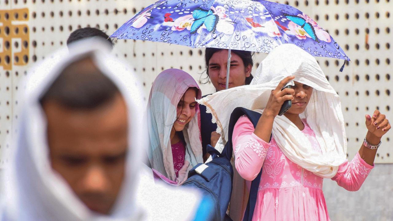 Kerala Temperature Alert: ചുട്ടുപൊള്ളി കേരളം; താപനില മൂന്ന് ഡിഗ്രി സെൽഷ്യസ് വരെ ഉയരും, ഇന്നത്തെ കാലാവസ്ഥ Kerala Temperature Alert: ചുട്ടുപൊള്ളി കേരളം; താപനില മൂന്ന് ഡിഗ്രി സെൽഷ്യസ് വരെ ഉയരും, ഇന്നത്തെ കാലാവസ്ഥ