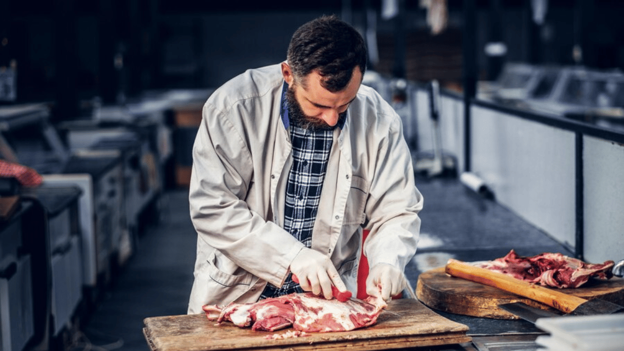 Viral News: ഇറച്ചി സൗജന്യമായി നൽകിയില്ല; കടയ്ക്ക് മുന്നിൽ മൃതദേഹം കൊണ്ടിട്ട് ശ്മശാന ജീവനക്കാരൻ