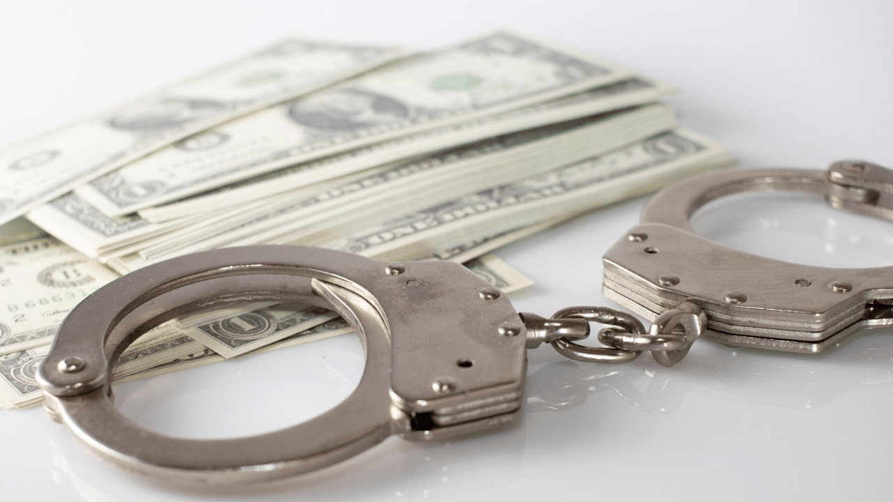 Irinjalakkuda Investment Scheme: അമിത പലിശ വാഗ്ദാനം ചെയ്ത് 100 കോടി തട്ടി; ട്രേഡിങ് സ്ഥാപന ഉടമകൾ ഒളിവിൽ, സംഭവം തൃശൂരിൽ