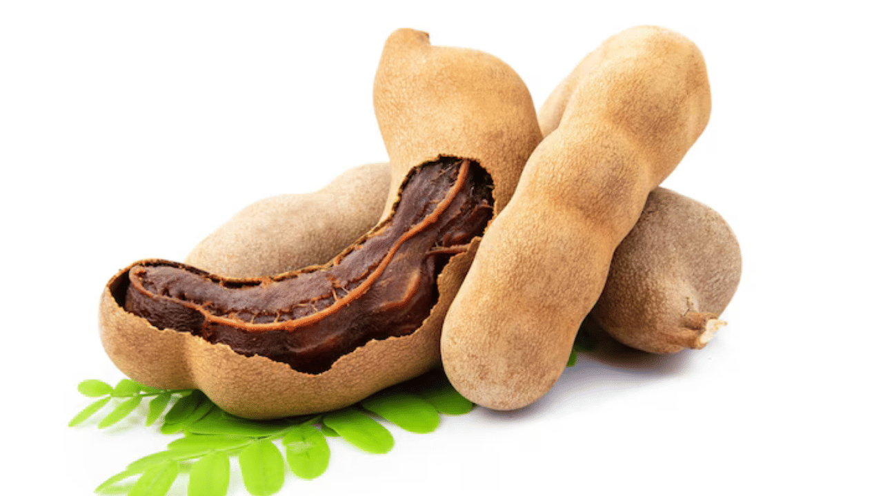 മധുരവും പുളിയുമുള്ള വ്യത്യസ്തമാർന്ന രുചിയാൽ അടുക്കളയിൽ പുളിക്ക് ഒരു പ്രത്യേക സ്ഥാനമുണ്ട്. പുളി, പാചകത്തിലും പരമ്പരാഗത വൈദ്യത്തിലും പലപ്പോഴും ഉപയോഗിക്കുന്നു. ശരീരഭാരം കുറയ്ക്കാൻ, പ്രത്യേകിച്ച് വയറിലെ കൊഴുപ്പ് കുറയ്ക്കുന്നതിന് പുളി നല്ലതാണെന്ന് അടുത്തിടെ ചില പ്രചാരണങ്ങൾ വന്നിരുന്നു. പുളിയുടെ ചില ഗുണങ്ങൾ എന്തെല്ലാമെന്ന് നോക്കാം.
 