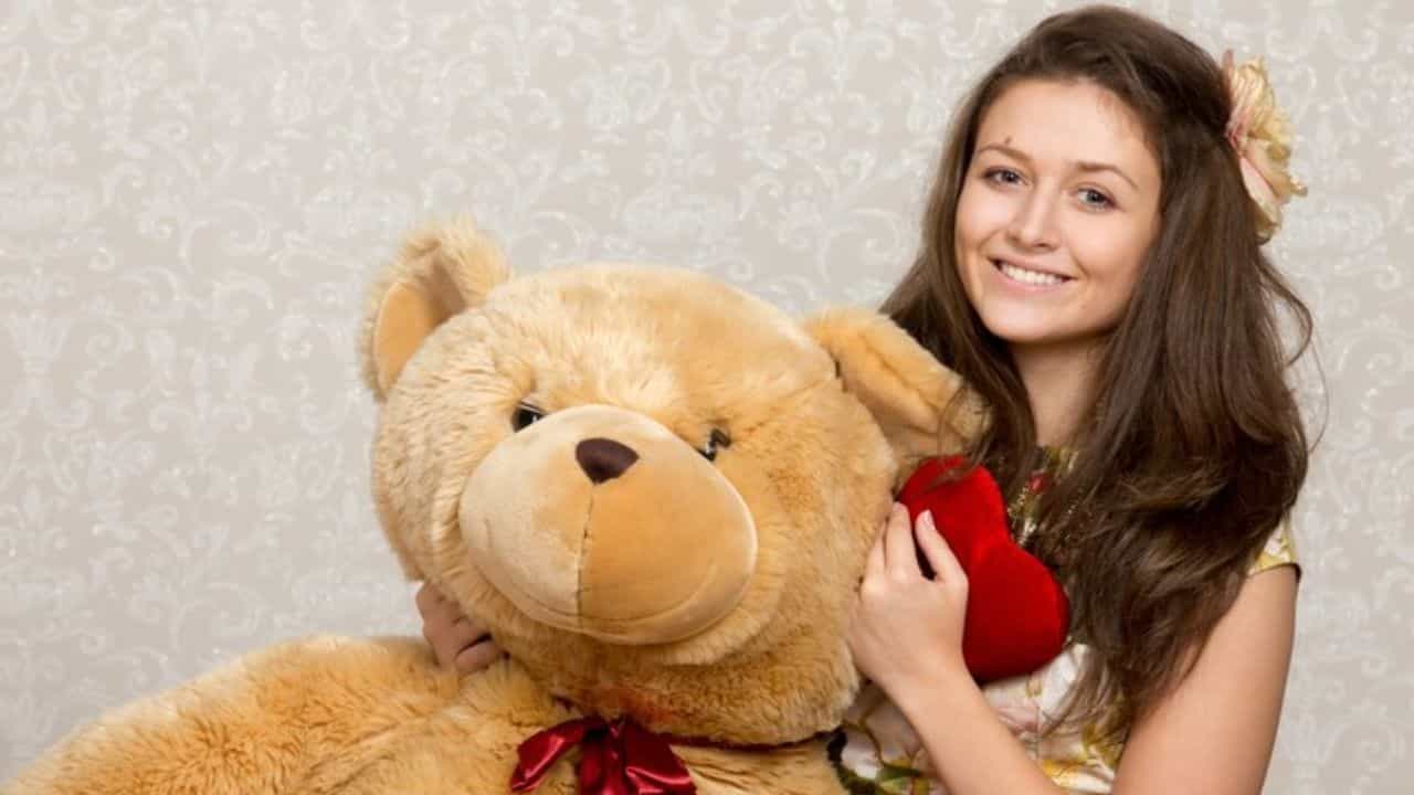 Teddy Day 2025: നാളെയാണ് ആ സുദിനം; ടെഡി നല്‍കി സ്‌നേഹം ദൃഢമാക്കാം