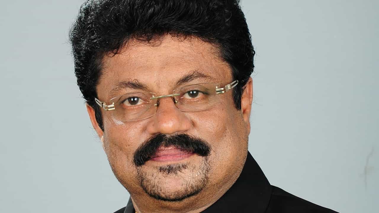 Tom Jacob : പകിട പകിട പമ്പരം ദൂരദര്ശന് ഉണ്ടാക്കിക്കൊടുത്തത് അഞ്ച് കോടി, എനിക്ക് വന്ന നഷ്ടം 54 ലക്ഷം രൂപ ! വെളിപ്പെടുത്തി ടോം ജേക്കബ് Tom Jacob : പകിട പകിട പമ്പരം ദൂരദര്ശന് ഉണ്ടാക്കിക്കൊടുത്തത് അഞ്ച് കോടി, എനിക്ക് വന്ന നഷ്ടം 54 ലക്ഷം രൂപ ! വെളിപ്പെടുത്തി ടോം ജേക്കബ്