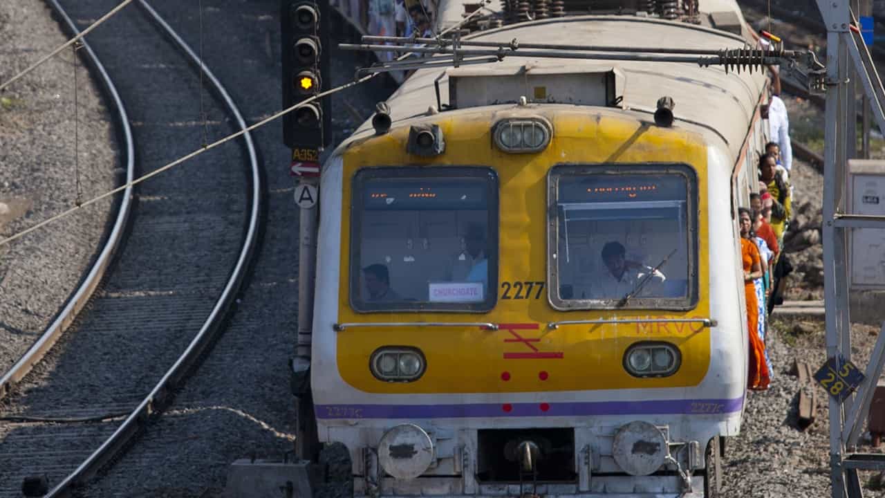 RRB Recruitment : റെയില്‍വേയില്‍ 40,000-ലധികം ശമ്പളത്തില്‍ ജോലി; ഇനിയും അപേക്ഷിക്കാം; സമയപരിധി നീട്ടി