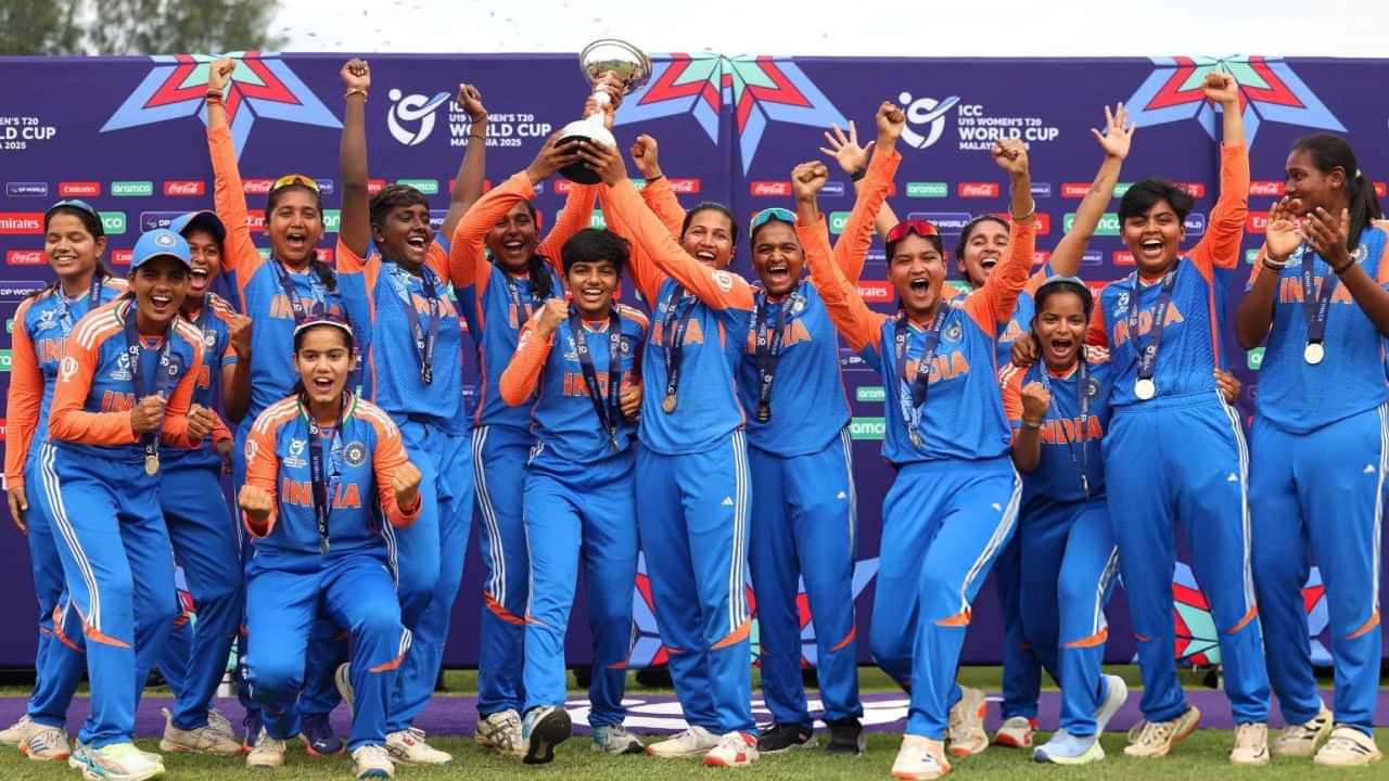 U19 Womens World Cup: സ്പിൻ കുരുക്കിൽ ദക്ഷിണാഫ്രിക്കയും വീണു; അണ്ടർ 19 വനിതാ ലോകകപ്പിൽ കിരീടം നിലനിർത്തി ഇന്ത്യ