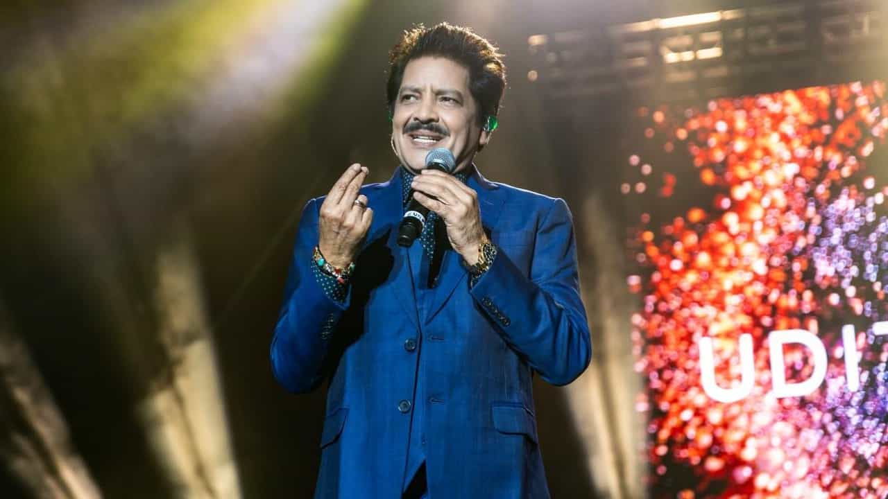 Udit Narayan: ഞങ്ങൾ അത്തരക്കാരല്ല, ഡീസൻ്റാണ്; ചുംബനവിവാദത്തിൽ പ്രതികരിച്ച് ഉദിത് നാരായൺ Udit Narayan: ഞങ്ങൾ അത്തരക്കാരല്ല, ഡീസൻ്റാണ്; ചുംബനവിവാദത്തിൽ പ്രതികരിച്ച് ഉദിത് നാരായൺ