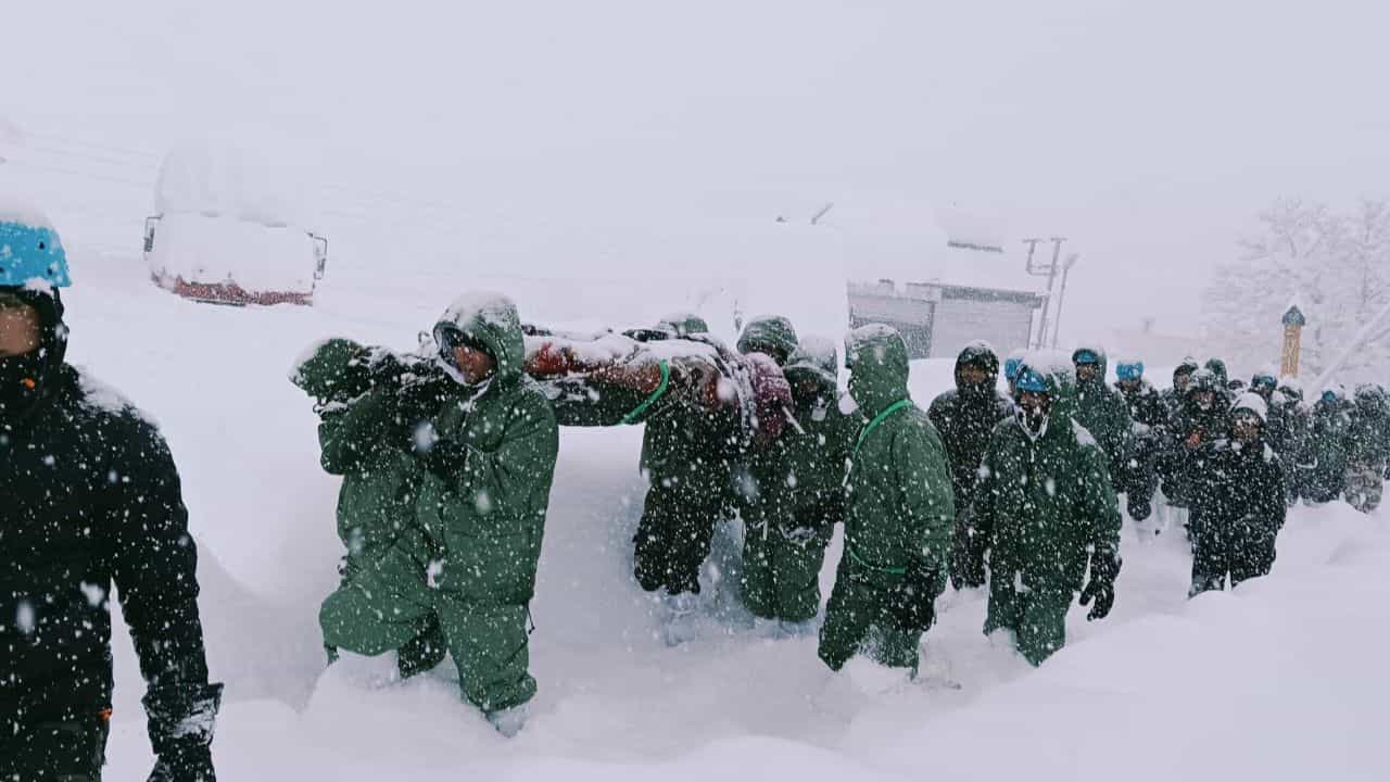 Uttarakhand Avalanche : ഉത്തരഖണ്ഡിൽ ബദ്രിനാഥിന് സമീപം മഞ്ഞുമല ഇടിഞ്ഞ് അപകടം; 40ൽ അധികം ജീവനക്കാരെ കാണാതായി