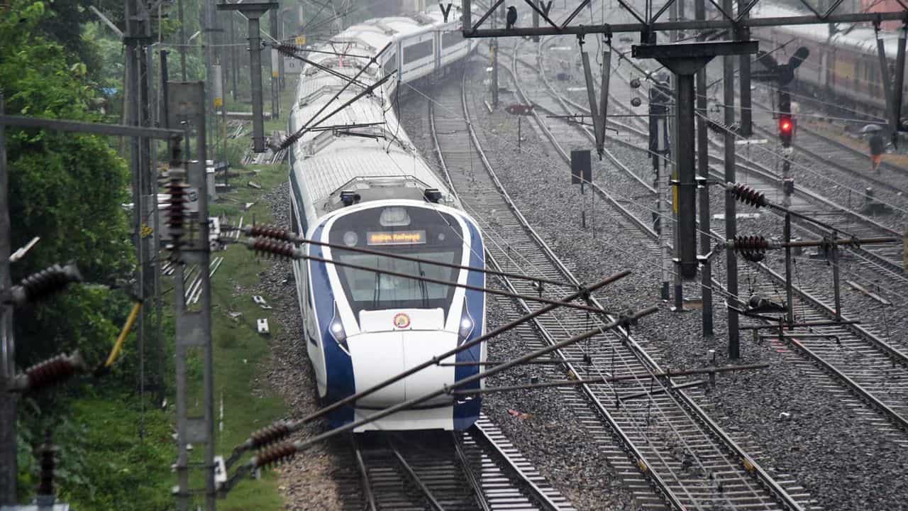 Indian Railway : കോട്ടയം വഴിയുള്ള ട്രെയിൻ യാത്രയ്ക്ക് ഇനി വേഗത കൂടും; വേഗപരിധി കൂട്ടി ഇന്ത്യൻ റെയിൽവെ