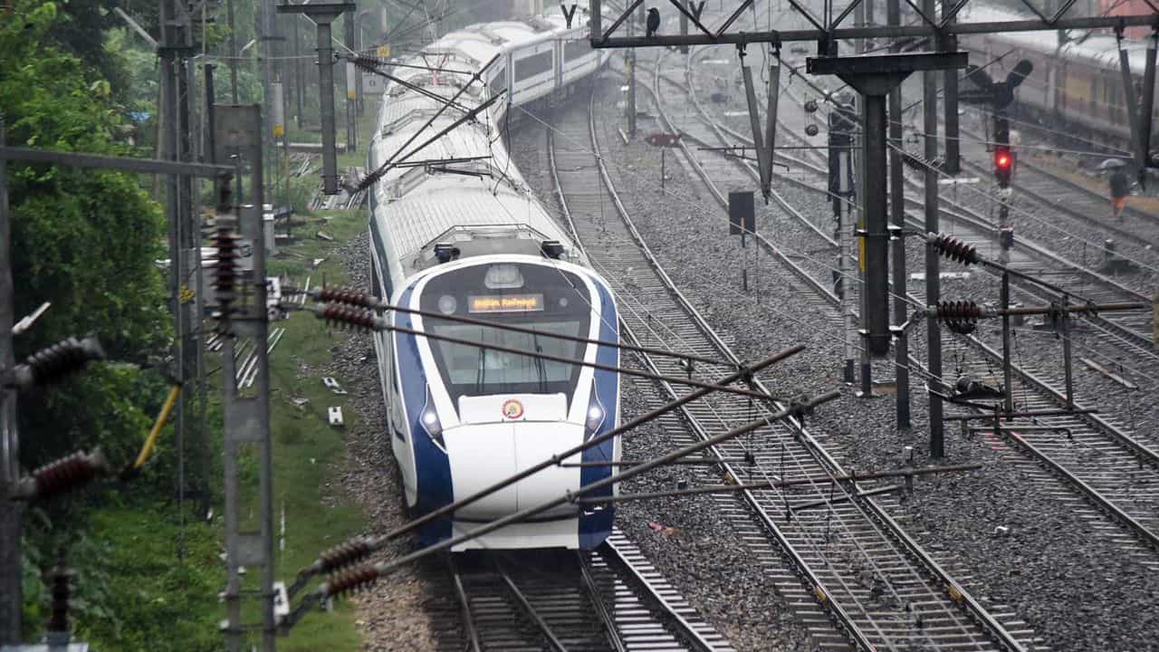 Indian Railway : കോട്ടയം വഴിയുള്ള ട്രെയിൻ യാത്രയ്ക്ക് ഇനി വേഗത കൂടും; വേഗപരിധി കൂട്ടി ഇന്ത്യൻ റെയിൽവെ