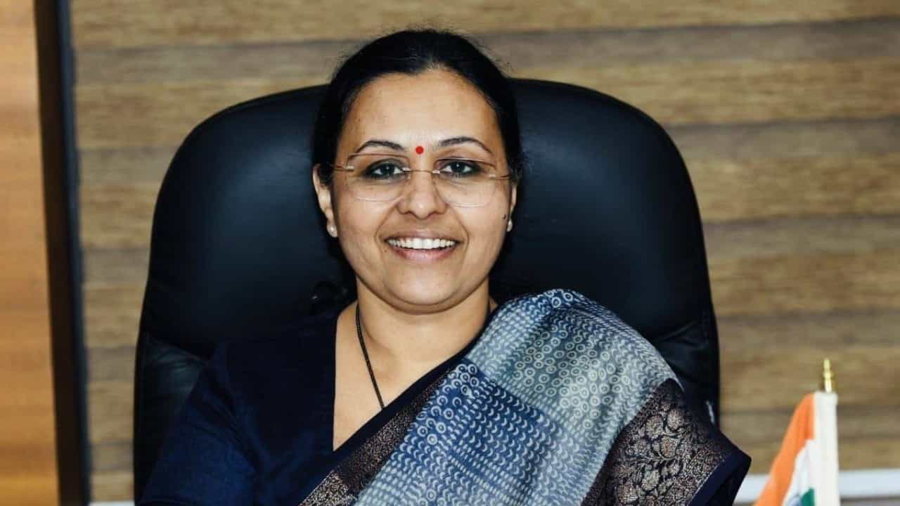 Veena George: ഈഗോ മാറ്റിവെക്കണമെന്ന് ആരോഗ്യമന്ത്രിയോട് യൂത്ത് കോൺഗ്രസ്; നിങ്ങളുടെ സർക്കാർ കൊടുത്തത് വെറും 1000 രൂപയല്ലേ എന്ന് മന്ത്രി