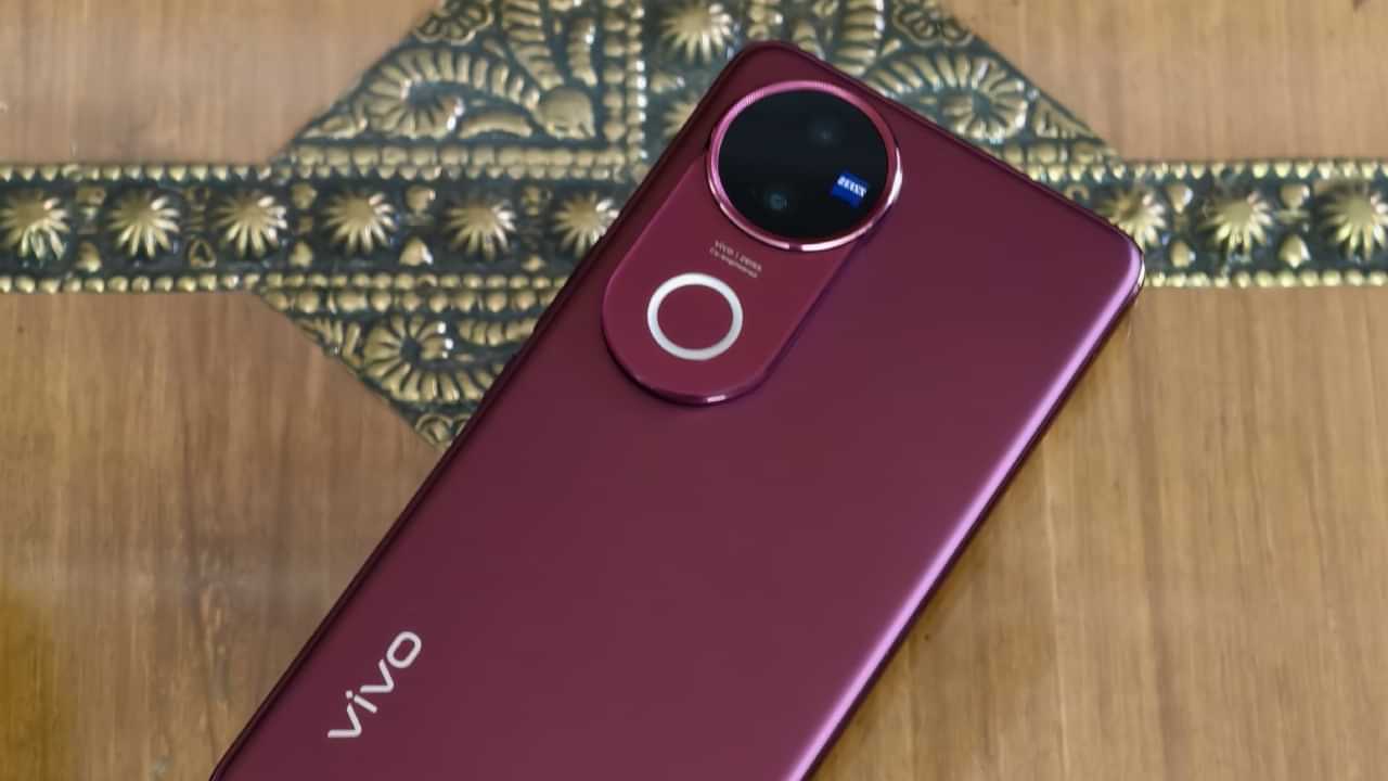 Vivo V50: വമ്പൻ ബാറ്ററി, തകർപ്പൻ ക്യാമറ; ഫ്ലാഗ്ഷിപ്പിൽ കളം പിടിക്കാൻ വിവോ വി50