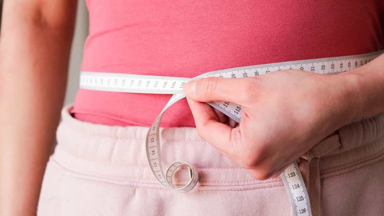 Weight Loss: ശരീരഭാരം കുറയ്ക്കാന് ആഹാരം ഒഴിവാക്കുന്നവരാണോ? അരുതേ അരുത്; ഫിറ്റ്നസ് പരിശീലക പറയുന്നത് Weight Loss: ശരീരഭാരം കുറയ്ക്കാന് ആഹാരം ഒഴിവാക്കുന്നവരാണോ? അരുതേ അരുത്; ഫിറ്റ്നസ് പരിശീലക പറയുന്നത്