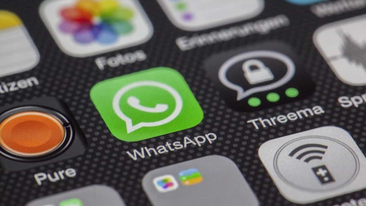 WhatsApp Chat Theme: ആകെ മൊത്തത്തിൽ ഒരു ചേഞ്ച്; ഇനി കളർഫുൾ ആയി ചാറ്റ് ചെയ്യാം: പുതിയ അപ്ഡേറ്റിലെ മാറ്റങ്ങൾ ഇങ്ങനെ