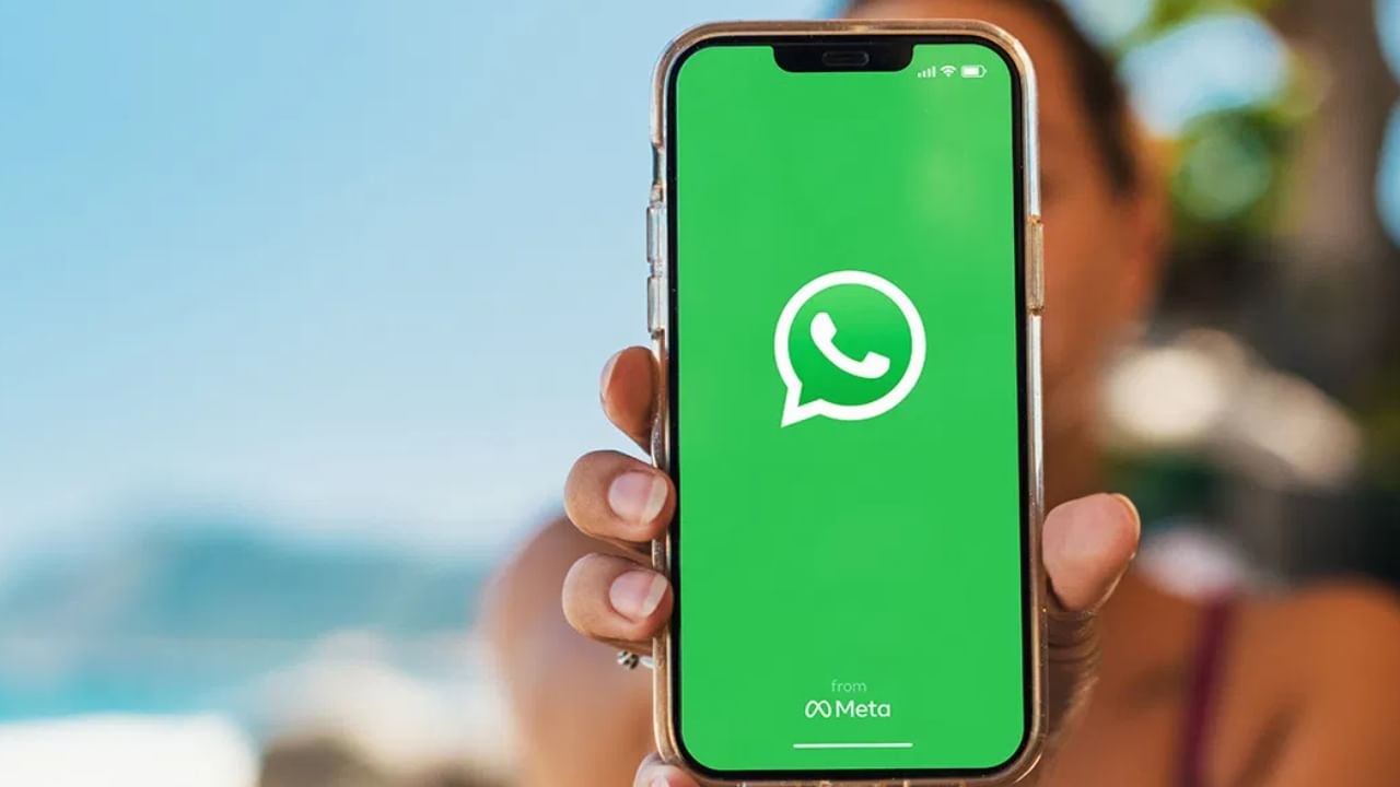 WhatsApp Updates: വാട്സാപ്പിലെന്താ എല്ലാം താമസിക്കുന്നേ, മെസ്സെൻജറിലൊക്കെ എപ്പോഴെ വന്നു; ചാറ്റ് തീമിലെ കോമഡി