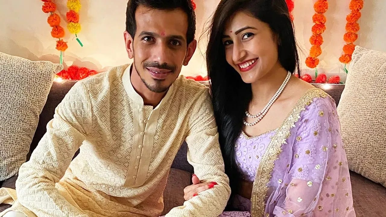 അഭ്യൂഹങ്ങള്‍ക്ക് വിരാമമിട്ട് ക്രിക്കറ്റ് താരം യുസ്‌വേന്ദ്ര ചഹലും ധനശ്രീ വര്‍മയും വിവാഹമോചിതരായ വാര്‍ത്ത കഴിഞ്ഞ ദിവസമാണ് പുറത്തുവന്നത്. പൊരുത്തപ്പെടാനാകാത്ത സാഹചര്യം മൂലം വേര്‍പിരിയുന്നുവെന്ന് ഇവര്‍ കോടതിയില്‍ വ്യക്തമാക്കിയതായാണ് റിപ്പോര്‍ട്ട് (Image Credit: Social Media)