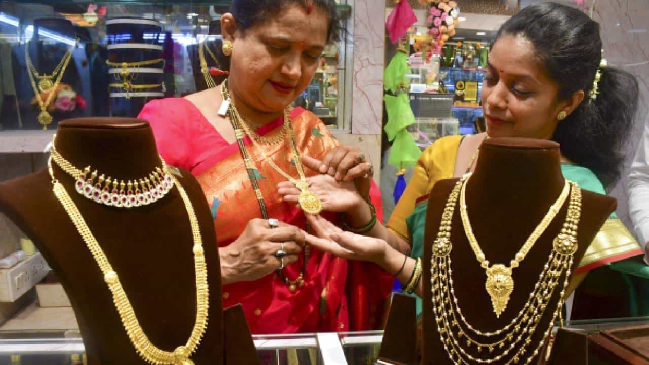 Kerala Gold Price: പ്രതീക്ഷയ്ക്ക് വകയുണ്ട്... സ്വർണ വിലയിൽ ഇന്നും കുറവ്! നിരക്ക് അറിയാം